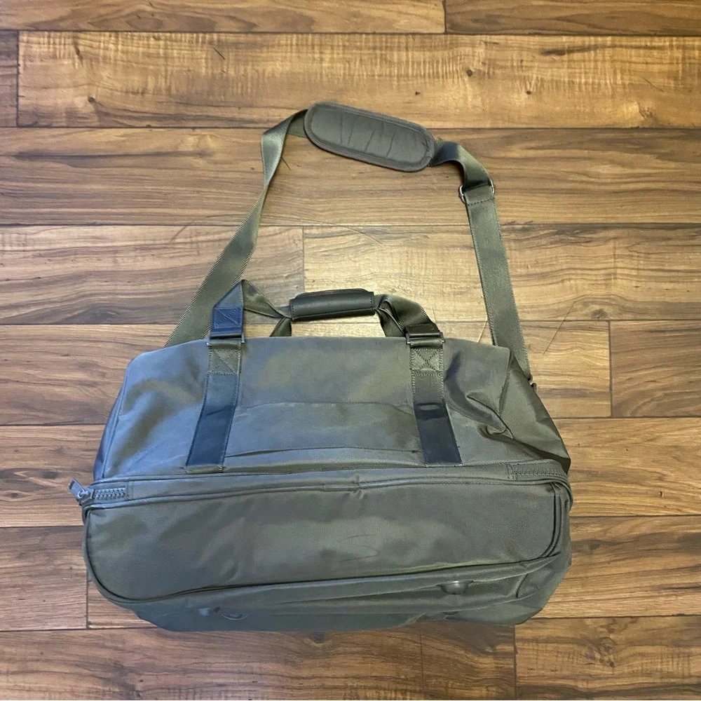 Calpak Stevyn Duffel Bag with Shoe Compartment Green